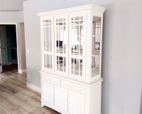 Ultra white curio cabinet